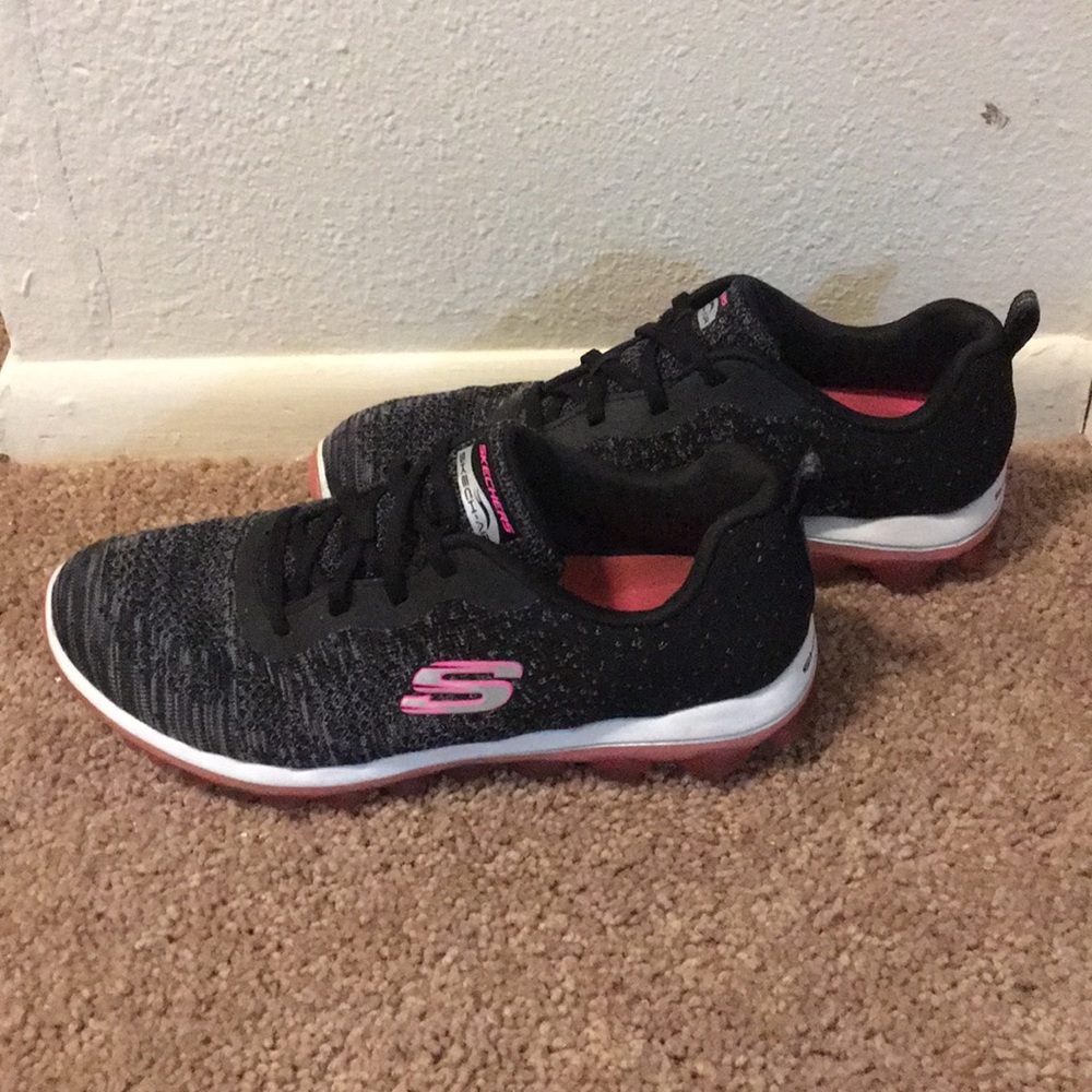 Women’s tennis shoes